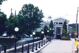 [photo, Howard County Courthouse (main entrance), Park Ave. and Court Place, Ellicott City, Maryland]